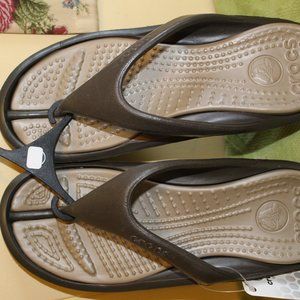 NWT, Men's flip flops S11